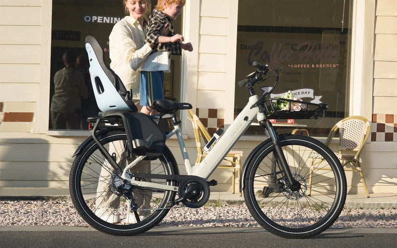 QREATE City Air – Crème – Sfeerfoto met optionele mand en kinderzitjes